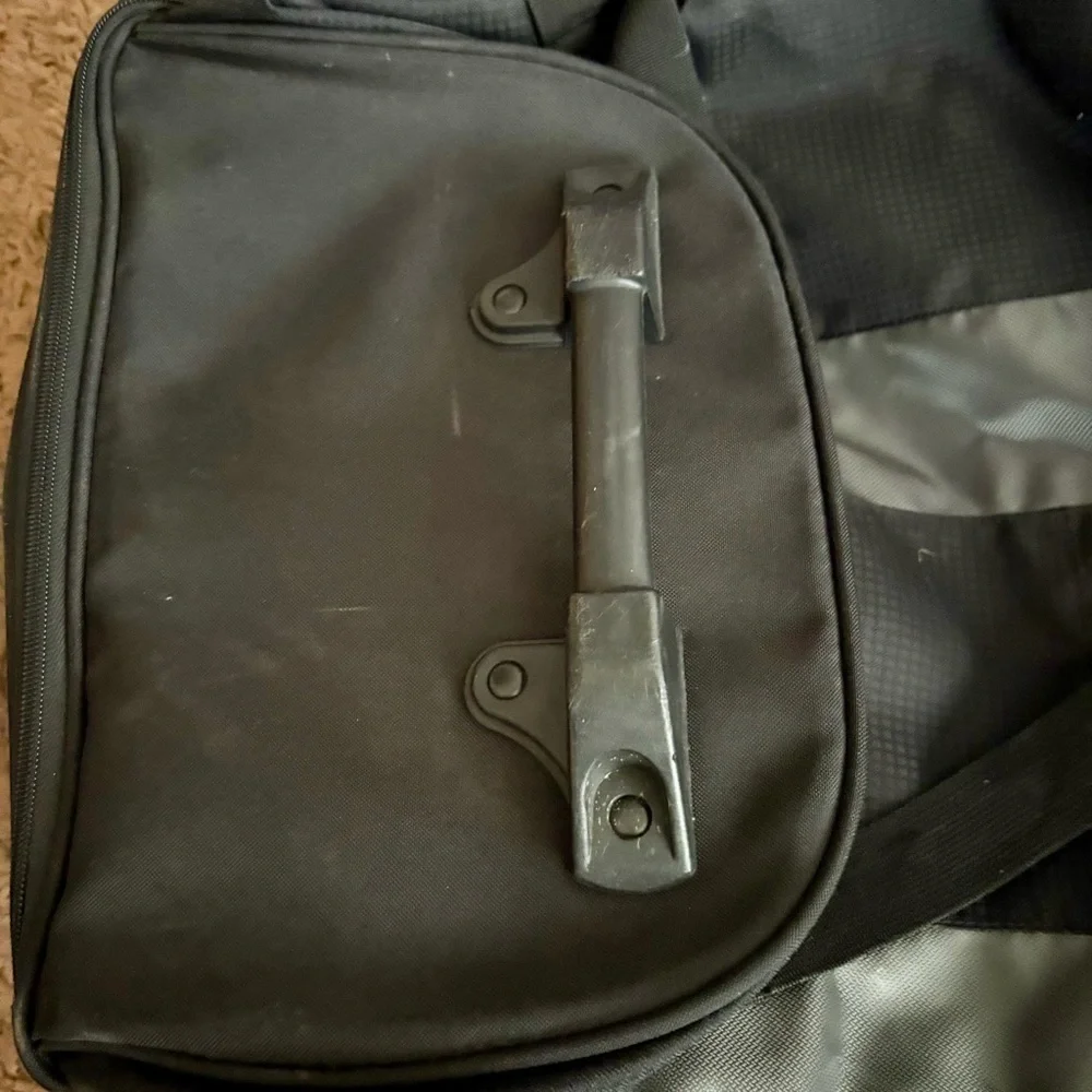 Calvin Klein Roller Duffle Bag Suit Case Black Large Expanding Handle Travel